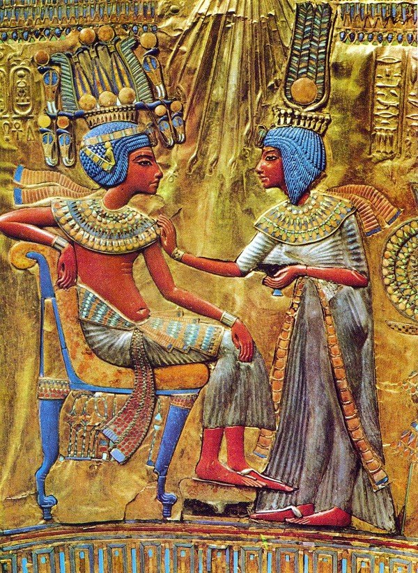 Pharao Tutanchamun und seine Gemahlin Anchesenamun in vertrauter Zweisamkeit; Nahaufnahme der Rckenlehne des Throns von Pharao Tutanchamun