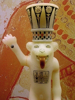 Salbgefäß in Form einer Löwenstatue aus dem Grab des Tutanchamun